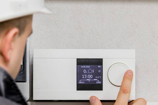 Heating and air conditioning unit: advantages and disadvantages