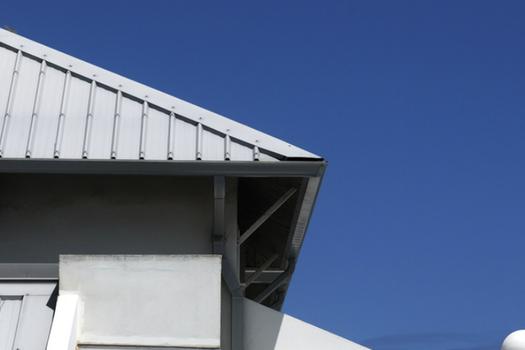 Metal roofing vs wood shake roofing: a comparison review