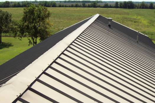 Asphalt shingles vs metal roofing