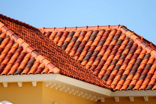 Aluminum roofing vs traditional tile roofing