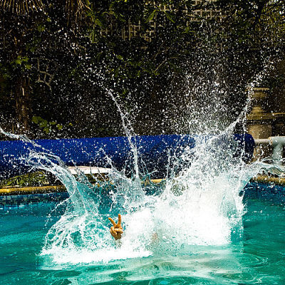 Splash into a swimming pool by Éole on Flickr