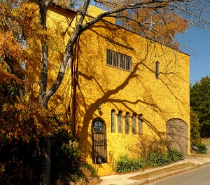 An example of stucco siding in yellow. Photo by Dystopos on Flickr.