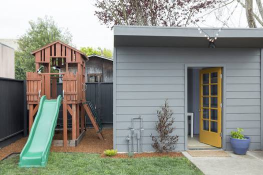 Outdoor storage buildings: prefabricated, kits or build from scratch?