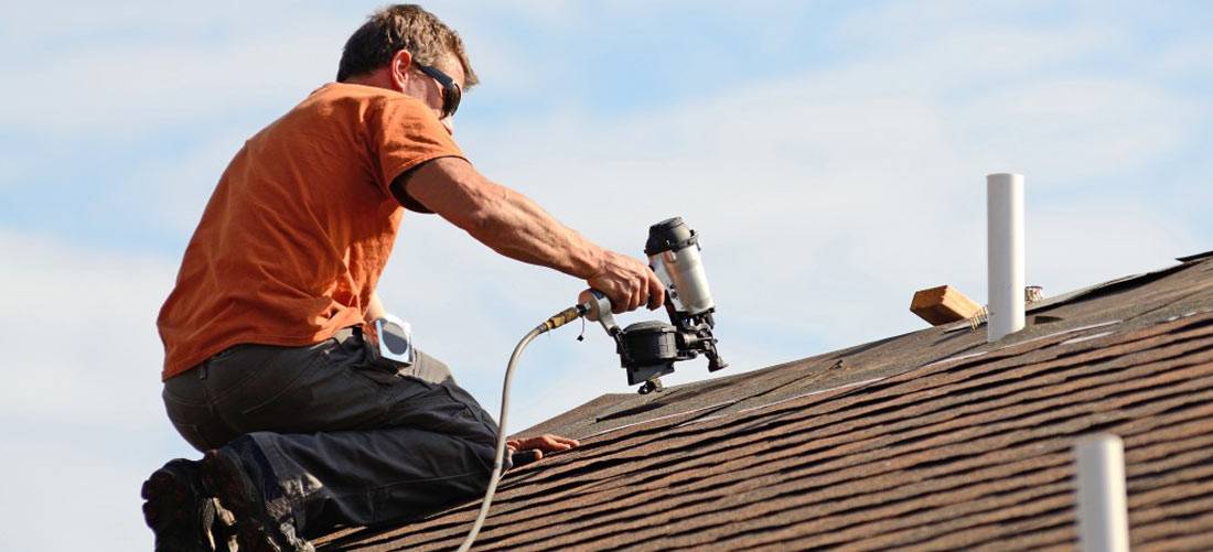 Finding-the-right-contractor-to-install-your-asphalt-shingle-roof