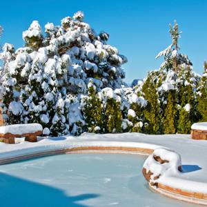 Swimming-Pool-Maintenance-Tips-for-Fall-and-Winter-Months-2